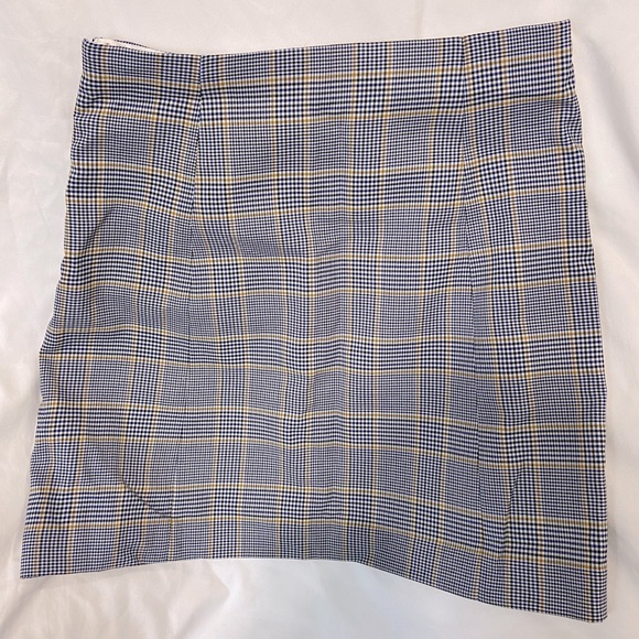Aritzia Modern Mini Skirt size 6 - Picture 3 of 6